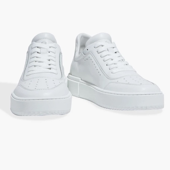 Stuart Weitzman Ryan perforated leather sneakers - Picture 2 of 9